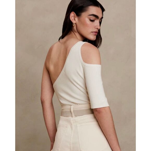 Banana Republic NWT One Sleeve Knit Sweater Top Asymmetric Size M Cream - Picture 2 of 8